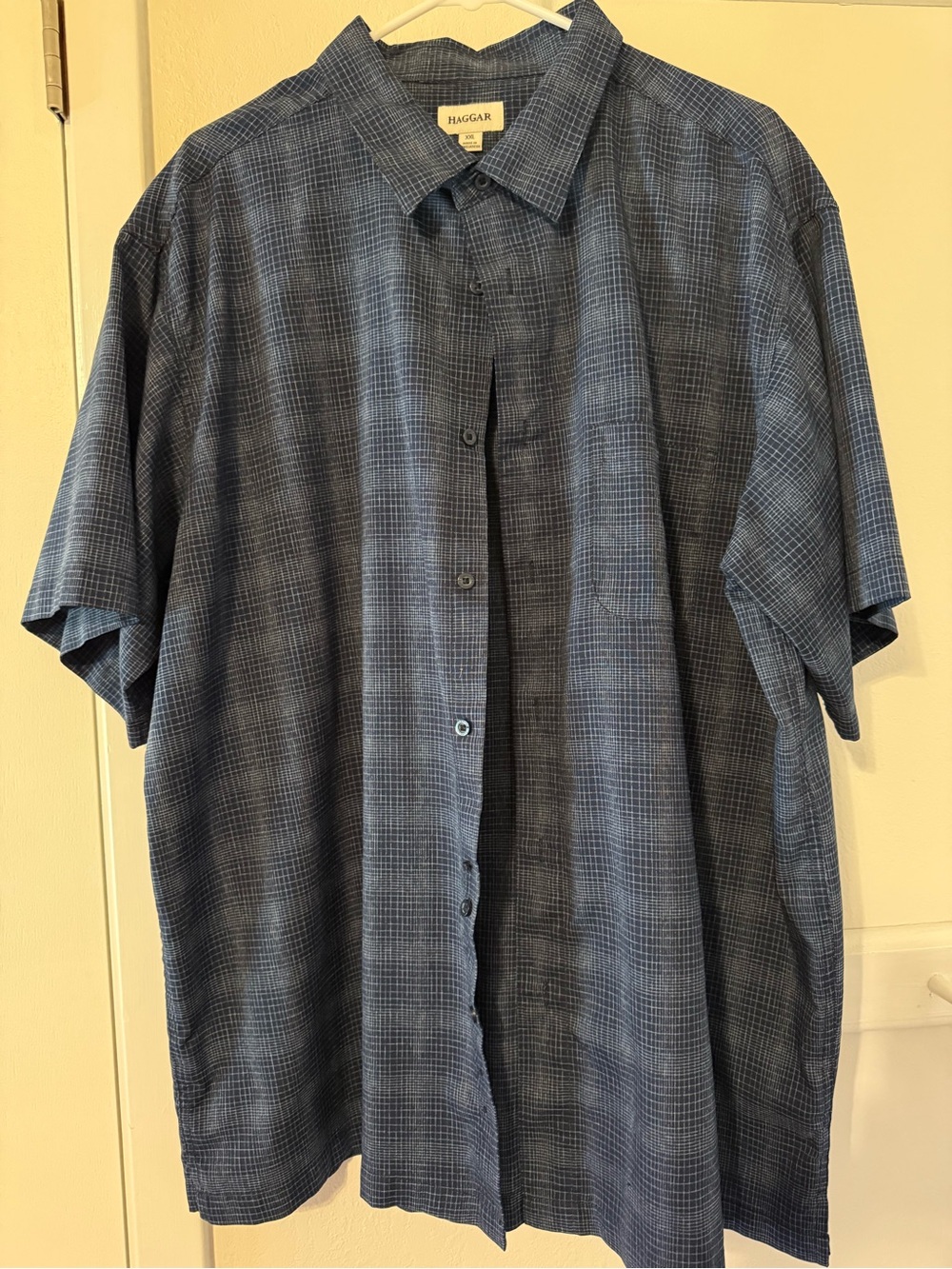 Haggar Men's Navy Blue Plaid Short Sleeve Button-Down Shirt